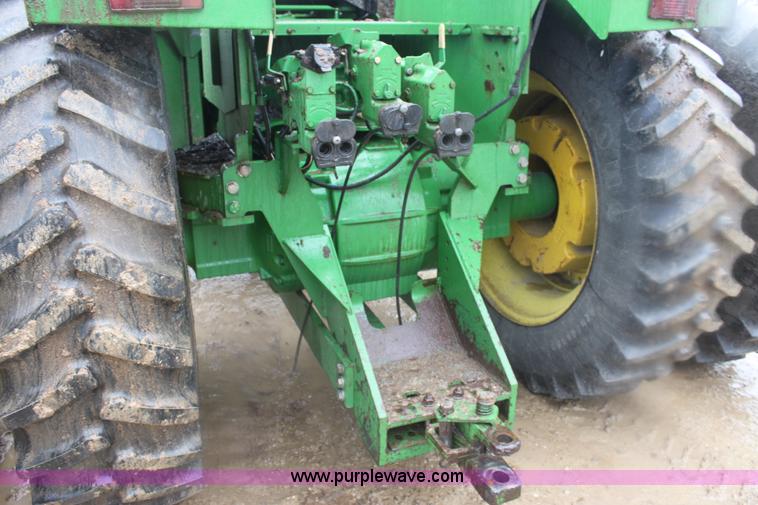image for item F8709 1992 John Deere 8760 4WD tractor