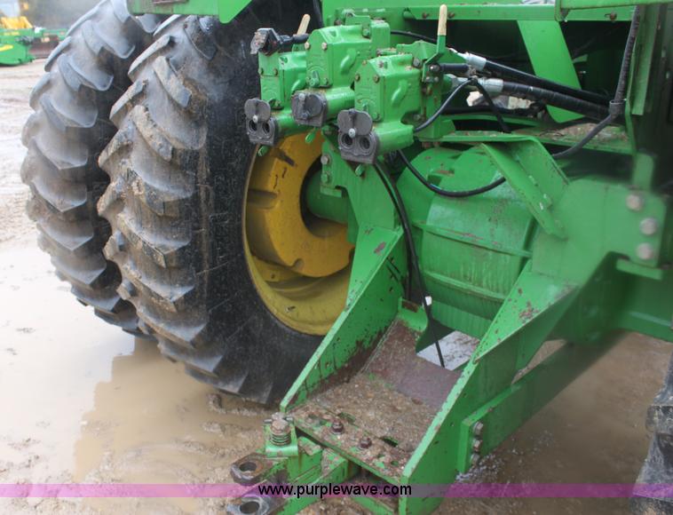 image for item F8709 1992 John Deere 8760 4WD tractor