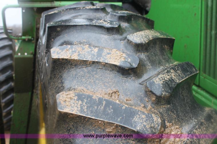 image for item F8709 1992 John Deere 8760 4WD tractor