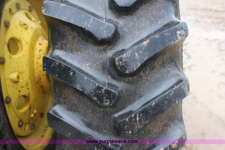 image for item F8709 1992 John Deere 8760 4WD tractor