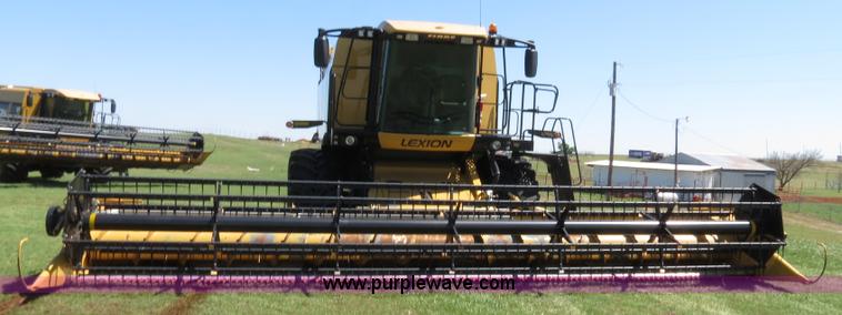 image for item F8776 2009 Caterpillar Lexion 560R 2WD combine