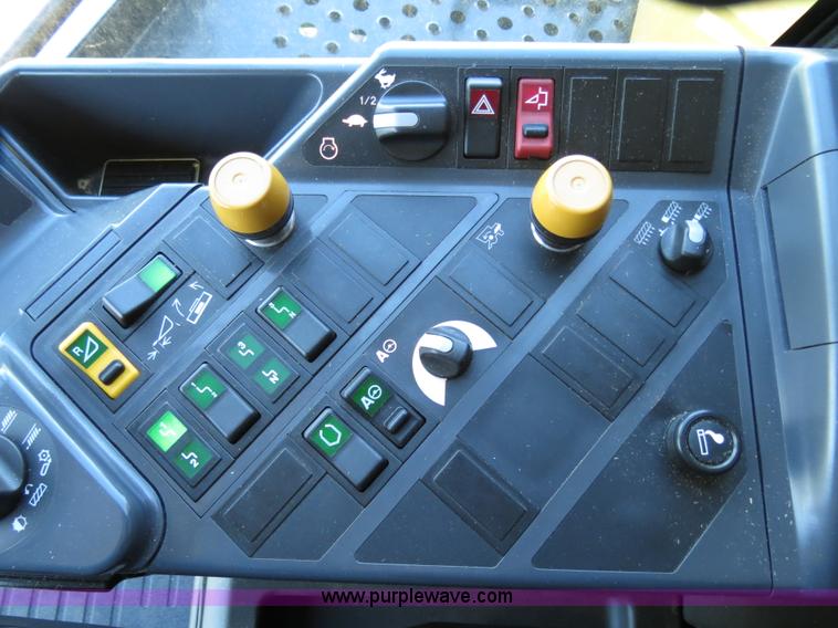 image for item F8776 2009 Caterpillar Lexion 560R 2WD combine