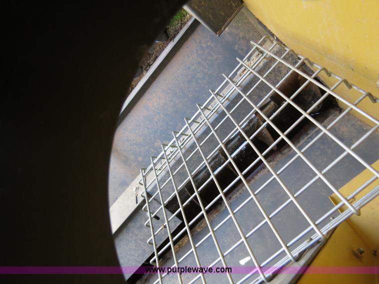 image for item F8776 2009 Caterpillar Lexion 560R 2WD combine