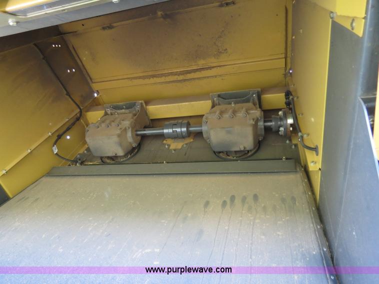 image for item F8776 2009 Caterpillar Lexion 560R 2WD combine