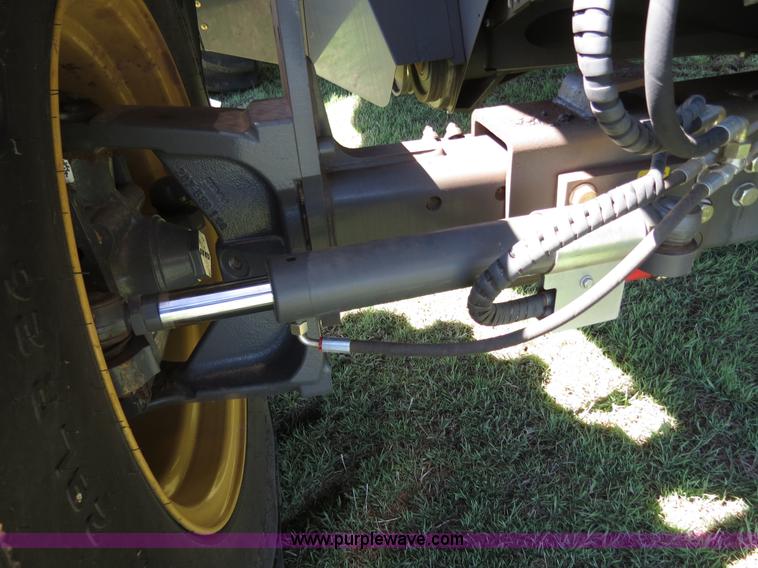 image for item F8776 2009 Caterpillar Lexion 560R 2WD combine