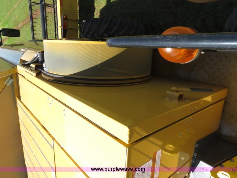 image for item F8776 2009 Caterpillar Lexion 560R 2WD combine