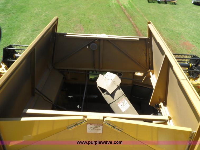 image for item F8776 2009 Caterpillar Lexion 560R 2WD combine