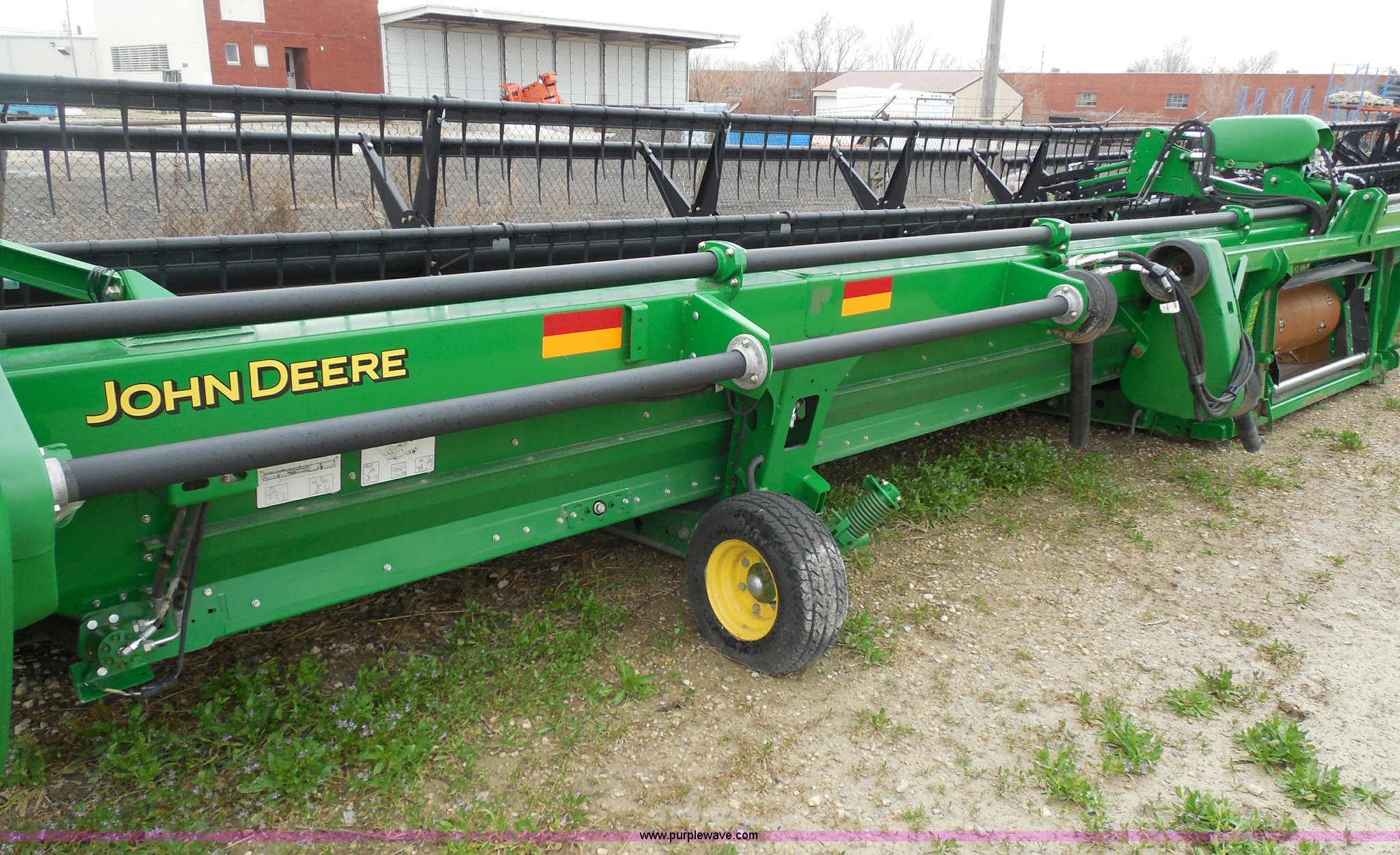 2011 John Deere 640D HydraFloat draper header in Wichita, KS Item