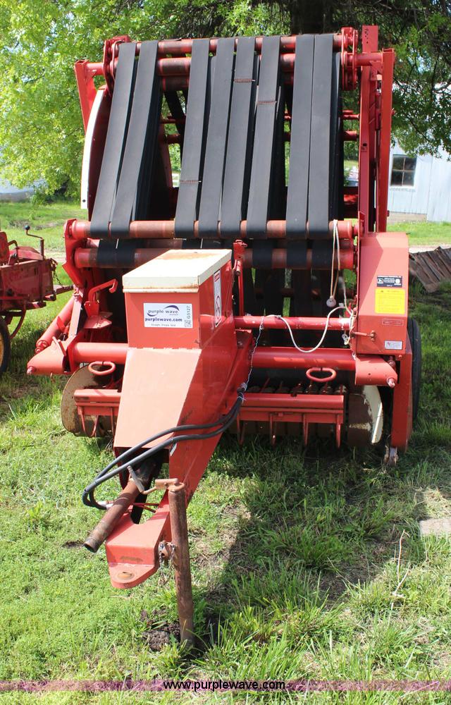 Hesston 5800 round baler | no-reserve auction on Wednesday, June 26, 2013