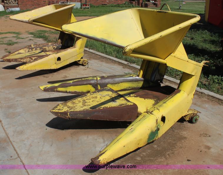 image for item AE9214 (2) two row silage heads