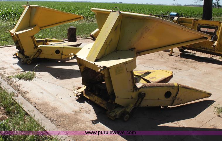 image for item AE9214 (2) two row silage heads