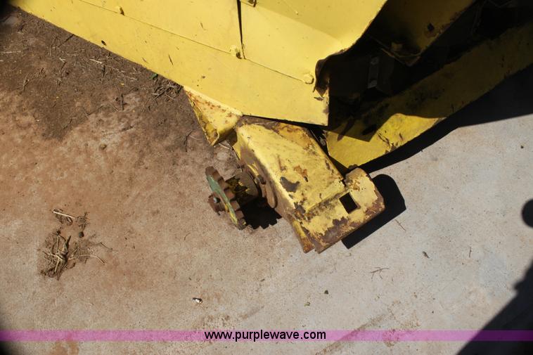 image for item AE9214 (2) two row silage heads