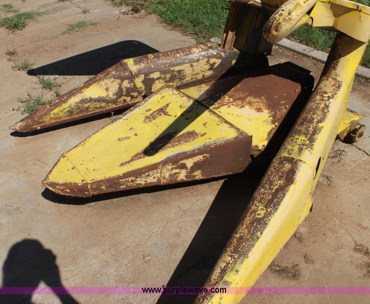 image for item AE9214 (2) two row silage heads