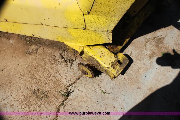 image for item AE9214 (2) two row silage heads