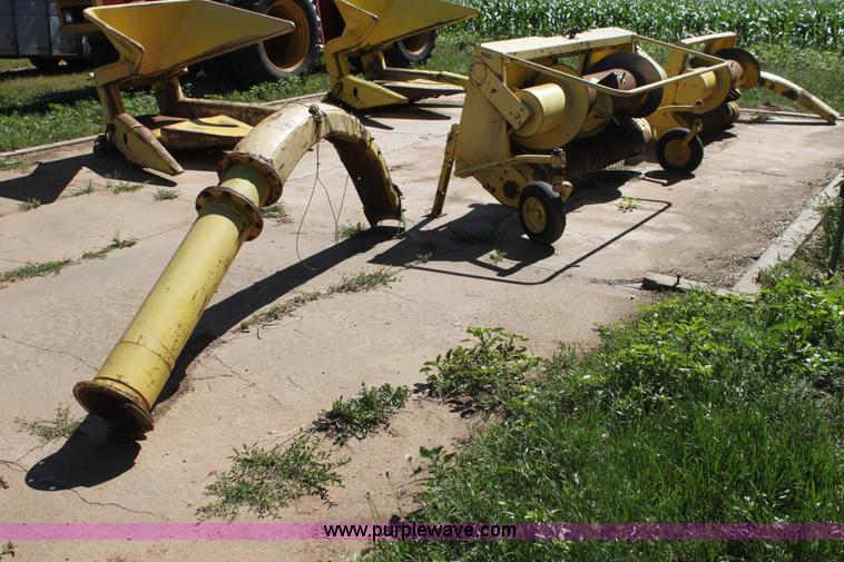 image for item AE9215 John Deere 7' grass pickup attachment