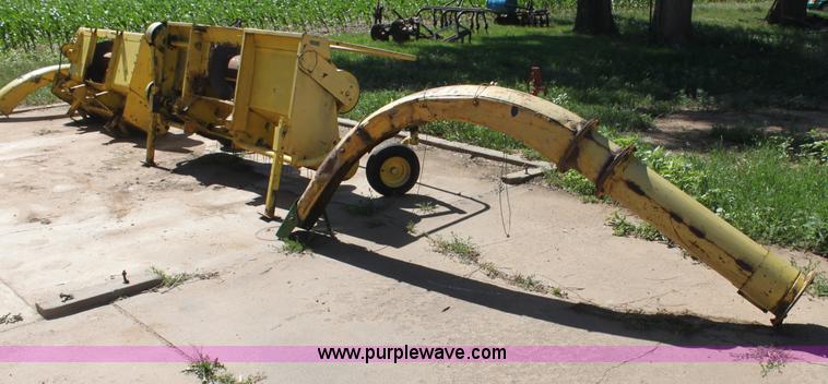 image for item AE9215 John Deere 7' grass pickup attachment