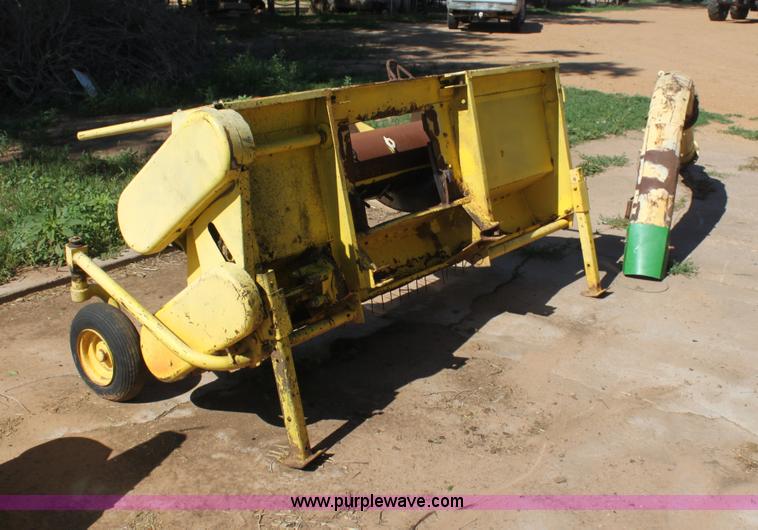 image for item AE9215 John Deere 7' grass pickup attachment