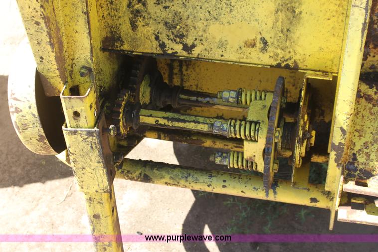 image for item AE9215 John Deere 7' grass pickup attachment