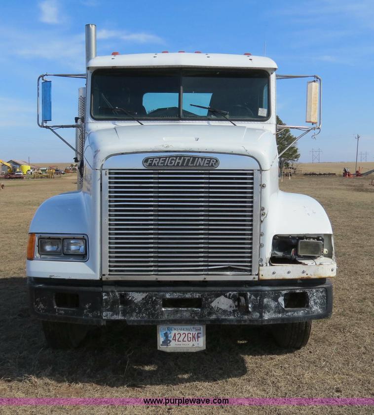 image for item B4607 1994 Freightliner FLD112 semi truck