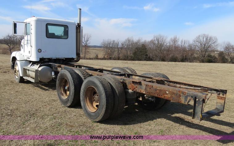 image for item B4607 1994 Freightliner FLD112 semi truck