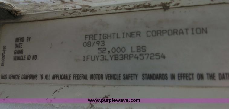 image for item B4607 1994 Freightliner FLD112 semi truck