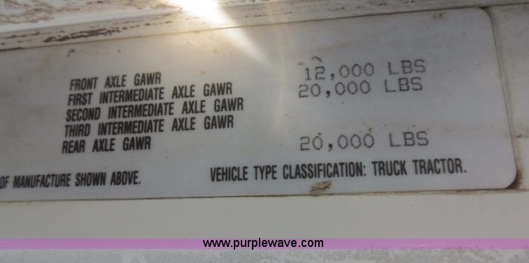 image for item B4607 1994 Freightliner FLD112 semi truck