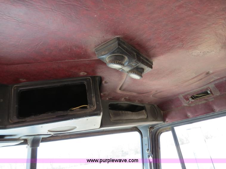 image for item B4607 1994 Freightliner FLD112 semi truck