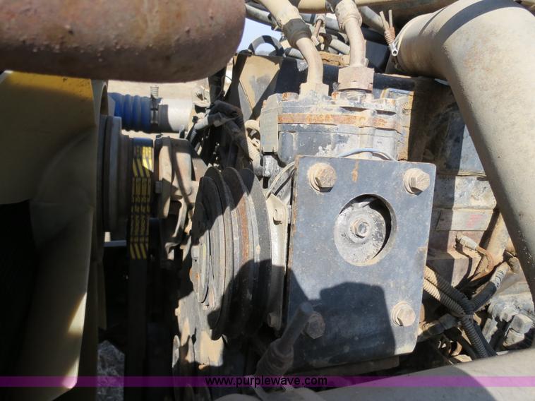 image for item B4607 1994 Freightliner FLD112 semi truck