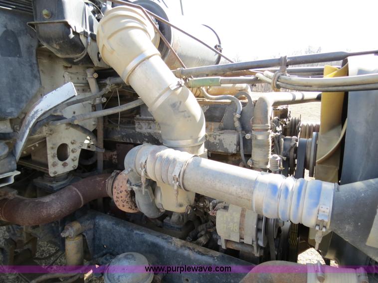 image for item B4607 1994 Freightliner FLD112 semi truck