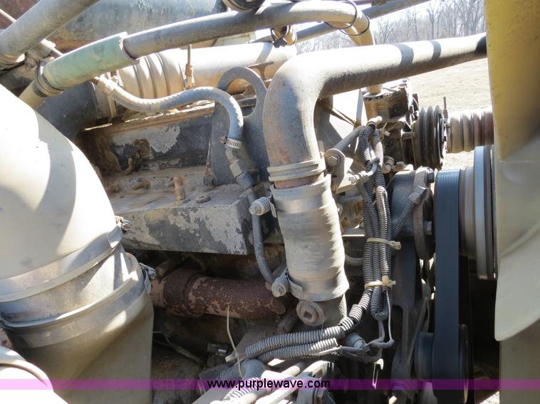 image for item B4607 1994 Freightliner FLD112 semi truck