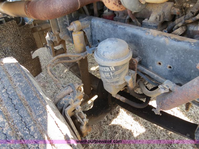 image for item B4607 1994 Freightliner FLD112 semi truck