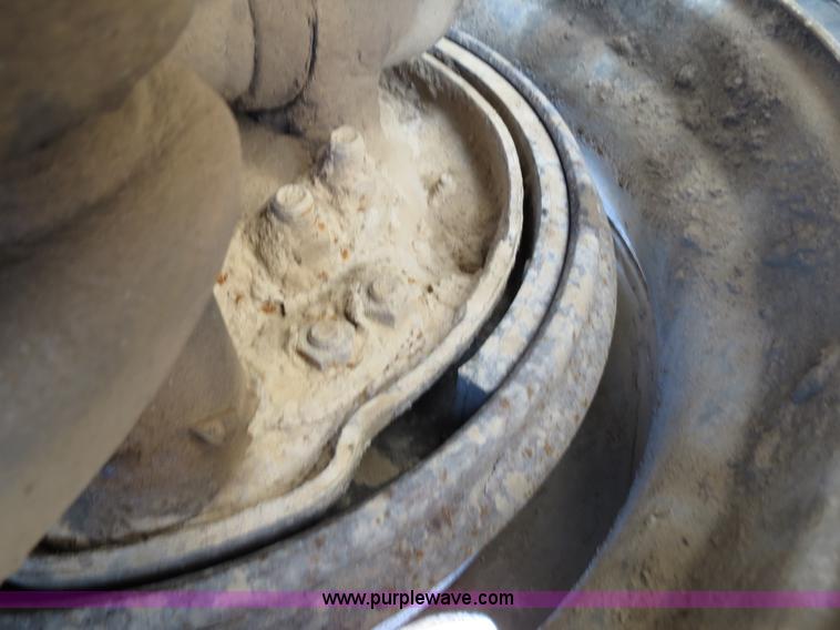 image for item B4607 1994 Freightliner FLD112 semi truck