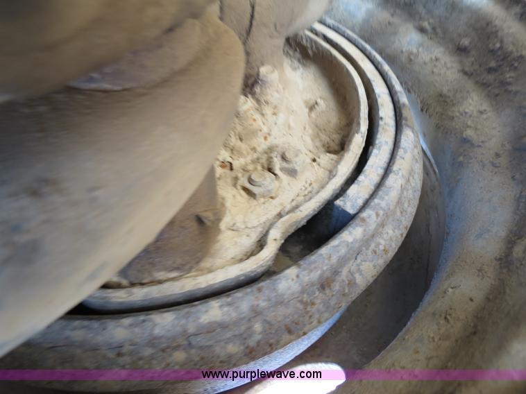 image for item B4607 1994 Freightliner FLD112 semi truck