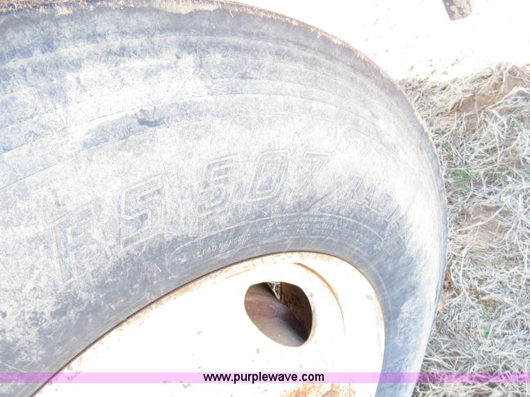 image for item B4607 1994 Freightliner FLD112 semi truck