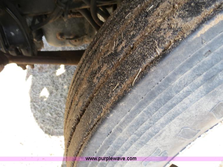 image for item B4607 1994 Freightliner FLD112 semi truck