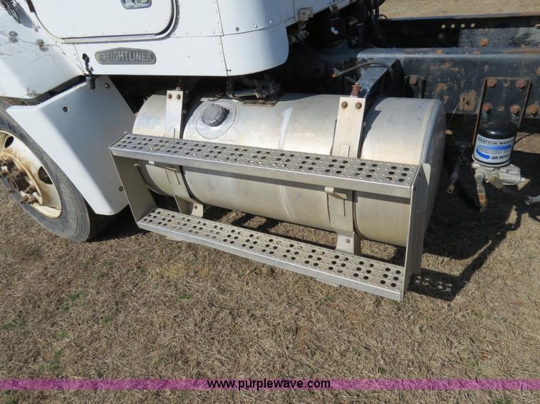 image for item B4607 1994 Freightliner FLD112 semi truck