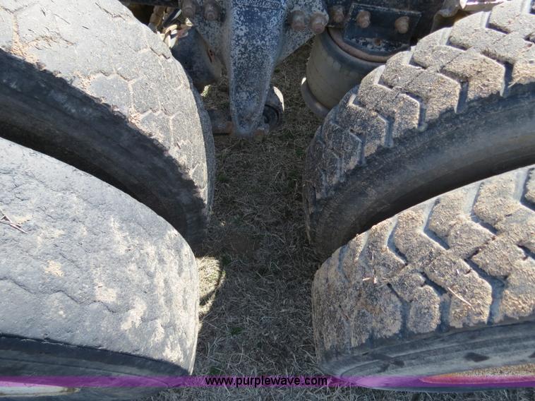 image for item B4607 1994 Freightliner FLD112 semi truck