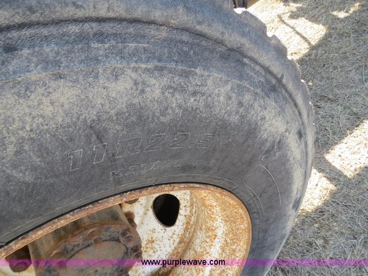 image for item B4607 1994 Freightliner FLD112 semi truck