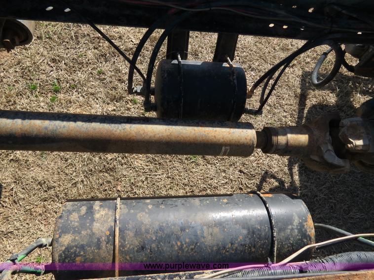 image for item B4607 1994 Freightliner FLD112 semi truck