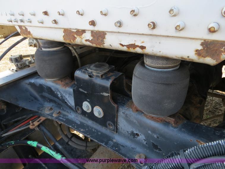 image for item B4607 1994 Freightliner FLD112 semi truck