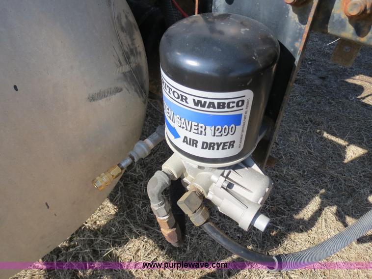 image for item B4607 1994 Freightliner FLD112 semi truck