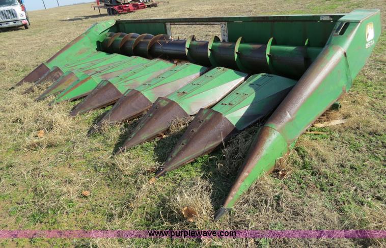 image for item B4610 John Deere 853A row crop header