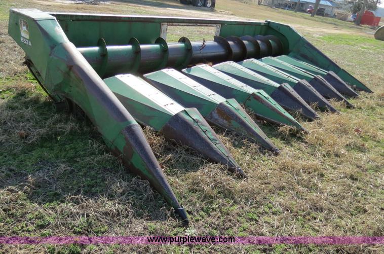 image for item B4610 John Deere 853A row crop header