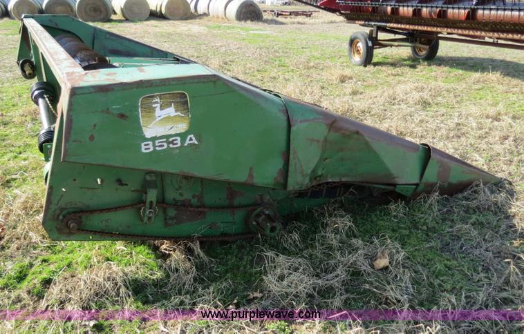 image for item B4610 John Deere 853A row crop header