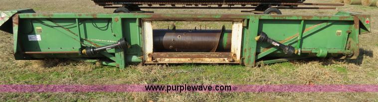 image for item B4610 John Deere 853A row crop header