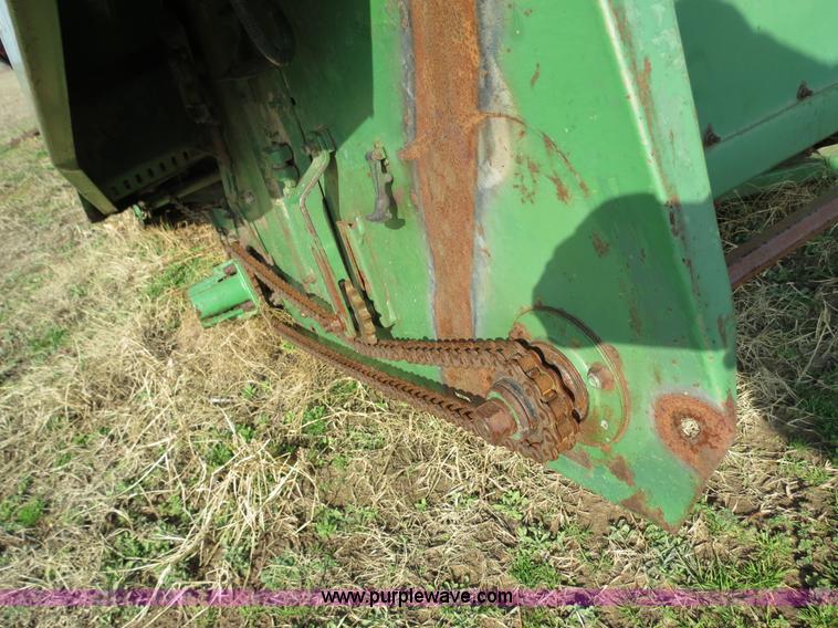 image for item B4610 John Deere 853A row crop header