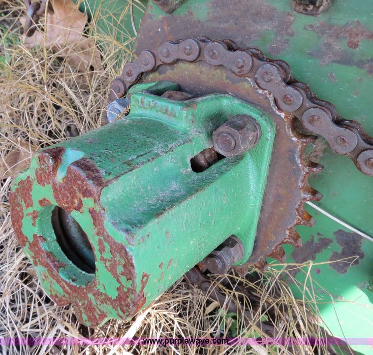 image for item B4610 John Deere 853A row crop header