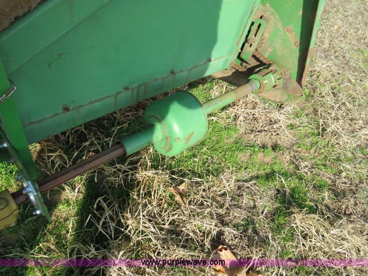image for item B4610 John Deere 853A row crop header
