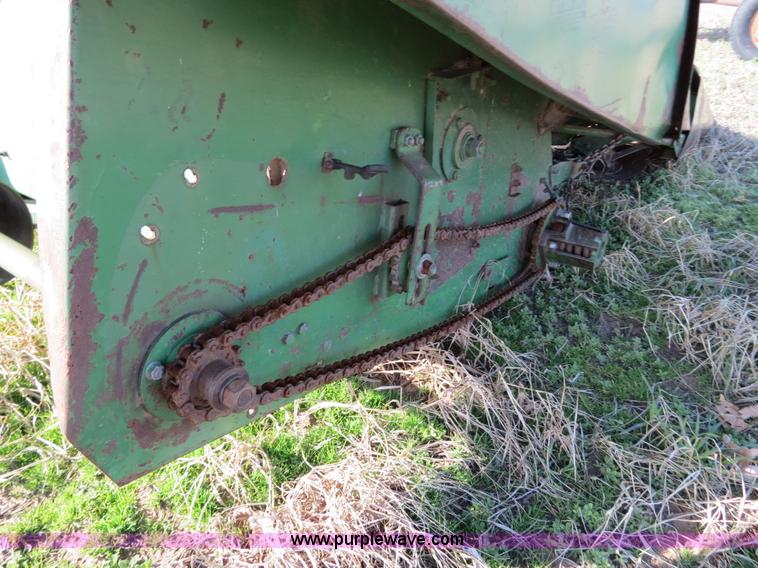 image for item B4610 John Deere 853A row crop header