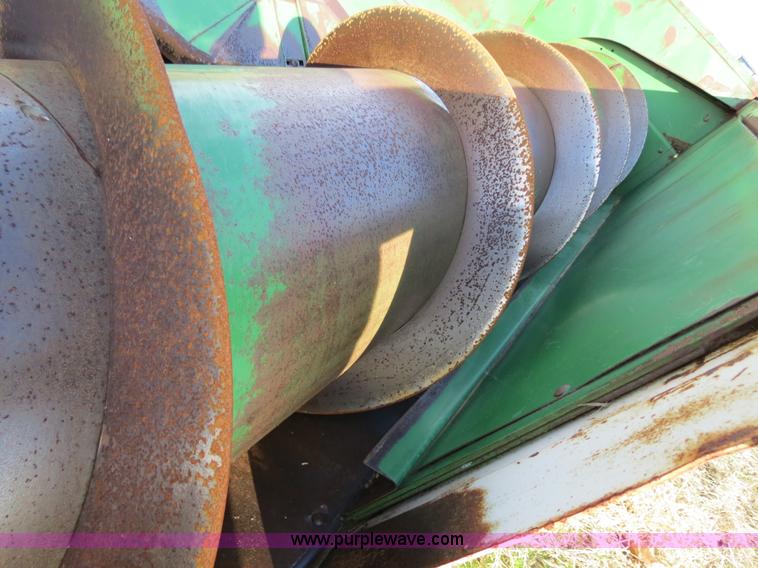 image for item B4610 John Deere 853A row crop header